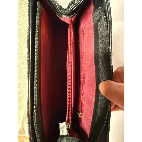 Quilted Black Shoulder Bag – Bird-Head Clasp, Chain Strap - Picture 6 of 8